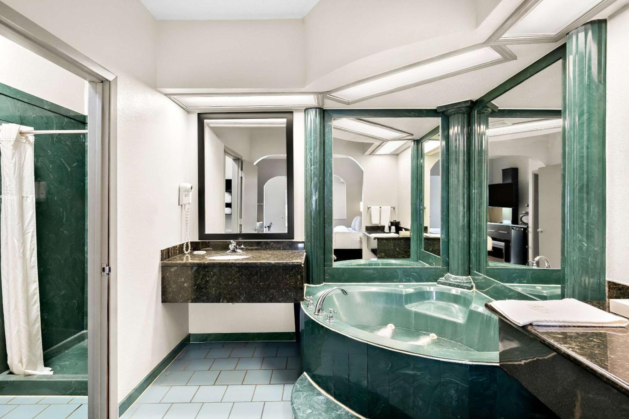 Monticello Quality Inn & Suites מראה חיצוני תמונה
