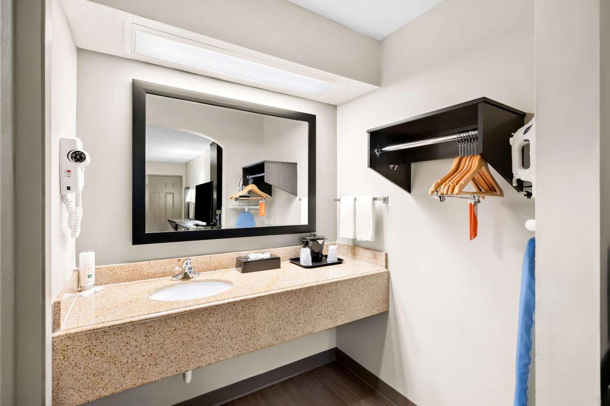 Monticello Quality Inn & Suites מראה חיצוני תמונה